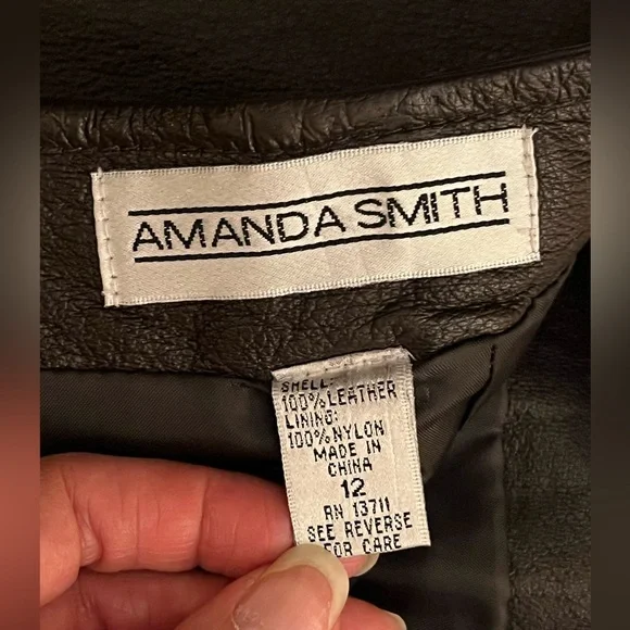 Leather mini skirt by Amanda Smith. Vintage. Decorative stitching. Dark Brown 12 - Picture 9 of 12